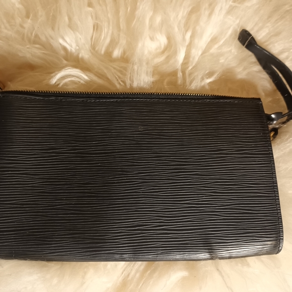 LOUIS VUITTON Epi Leather Pochette Accessoires Black - Picture 6 of 16
